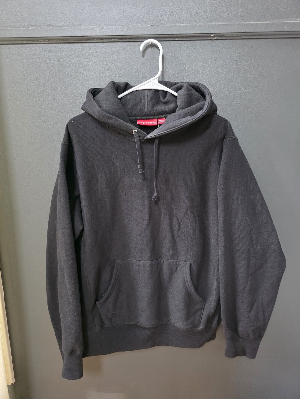 Supreme Embossed Logo Hooded Sweatshirt  Fall/Winter 2017 Sz M